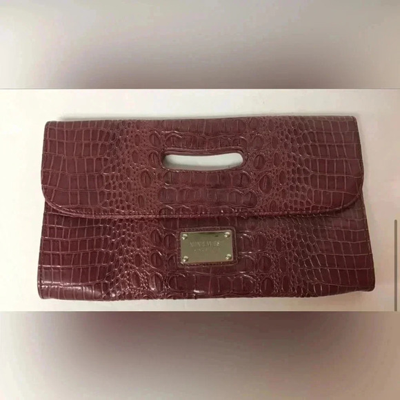 NINE WEST Women’s Vegan Envelope Croc Embossed Clutch - Picture 2 of 11